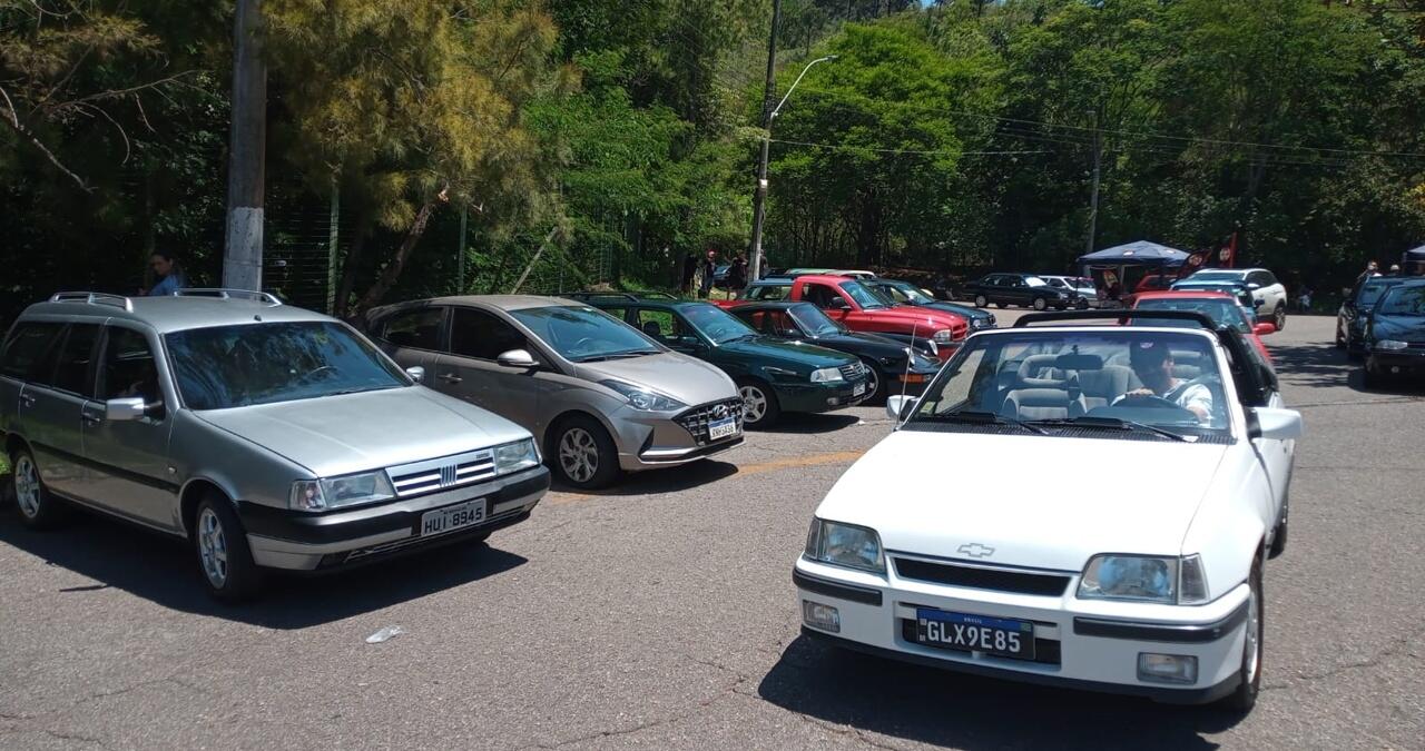 Encontro Mensal do 6 Pistas BH Car Club - Belo Horizonte, MG - Maxicar