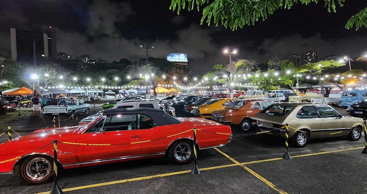 Encontro Mensal do 6 Pistas BH Car Club - Belo Horizonte, MG - Maxicar