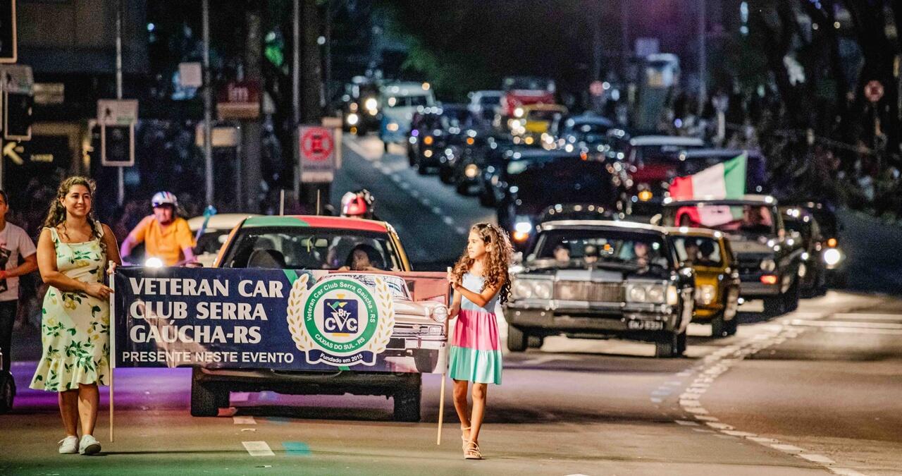 Galeria: Desfile de Carros Antigos foi um dos destaques na 34º Festa da Uva em Caxias do Sul