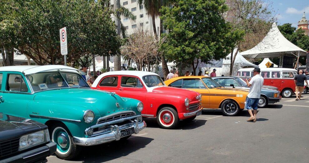 16º Encontro de Carros Antigos em Alfenas