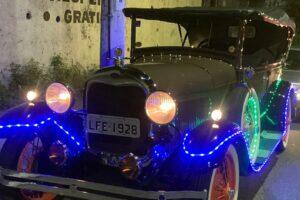 Carreata iluminada deixou no ar a magia do Natal