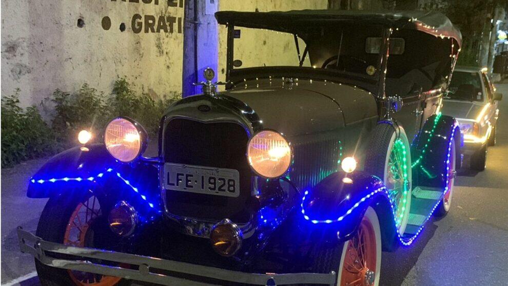 Carreata iluminada deixou no ar a magia do Natal